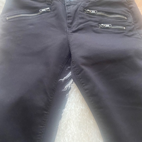 9/10 condition women’s jean multi zip moto pants in petite Size 5!!! - Picture 2 of 7